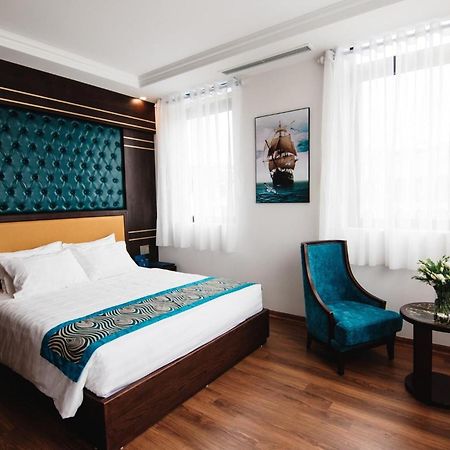 Paris Boutique Hotel Ha Long Exteriör bild